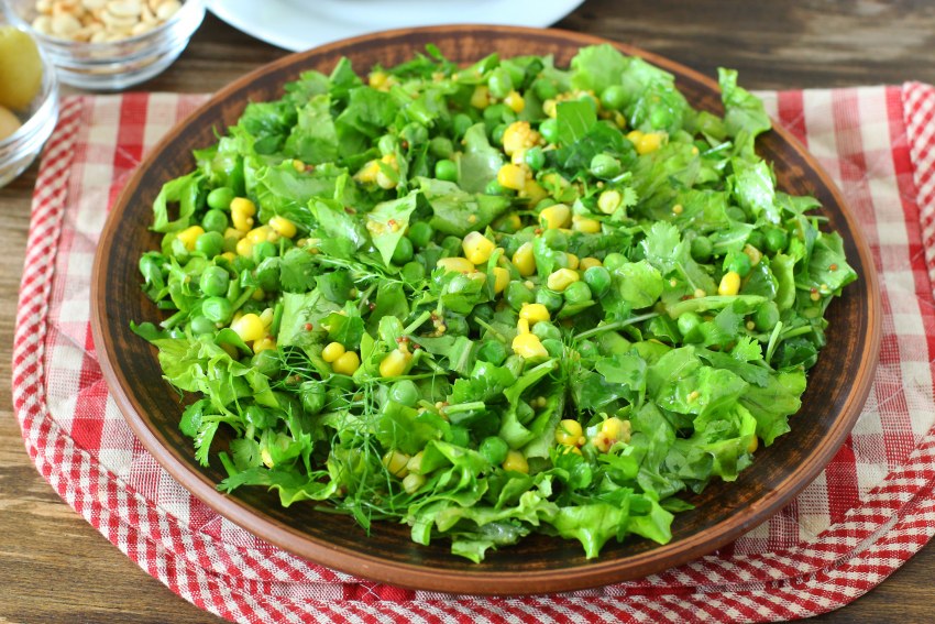 Салат из куриной грудки и кукурузы