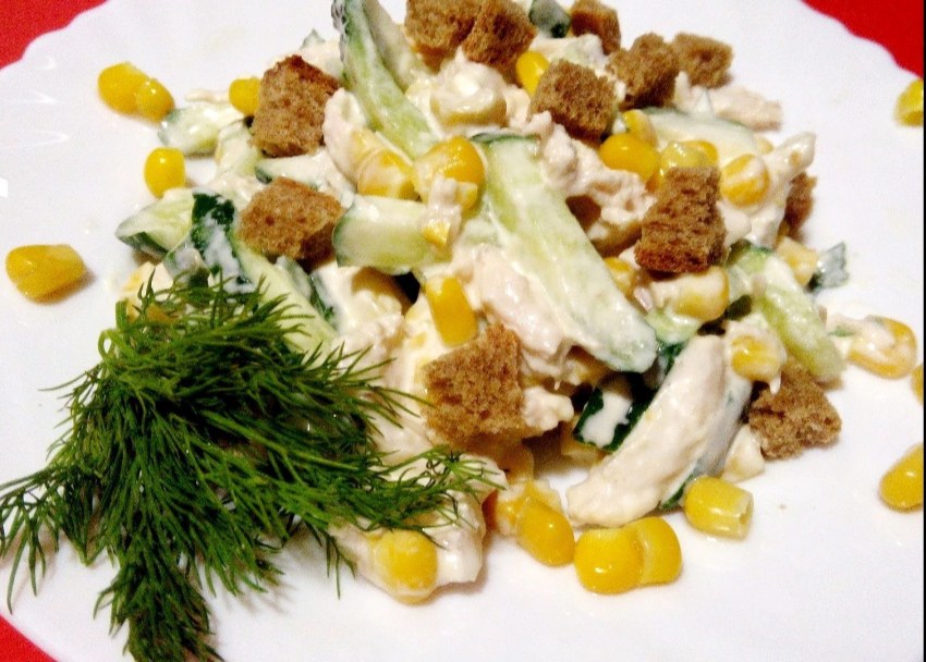 Салат с кукурузой и огурцом