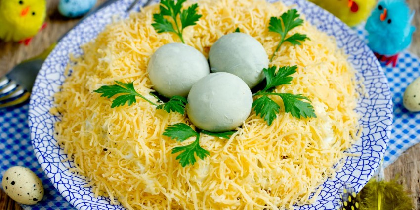 Салат гнездо глухаря с сыром