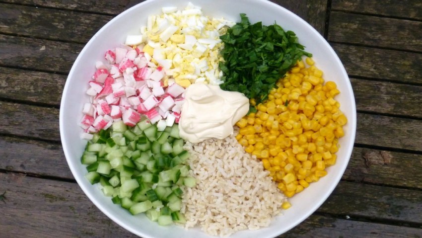 Салат крабовое мясо мясо кукуруза огурец