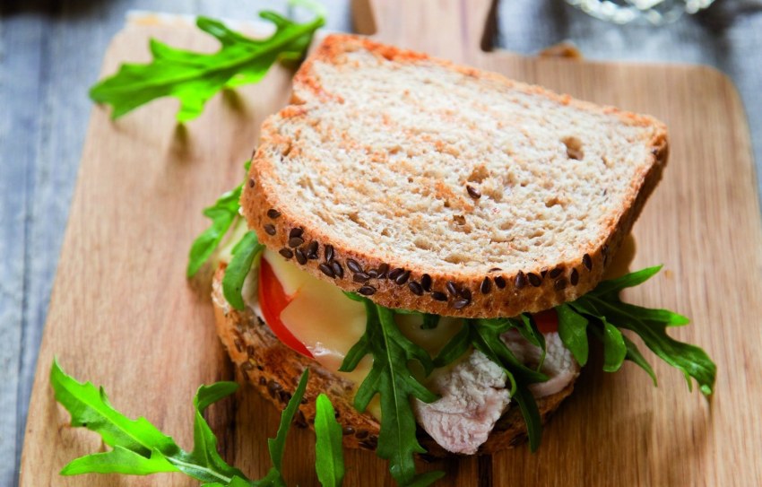 Сэндвич с индейкой и рукколой