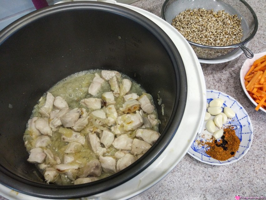 Перловая каша с тушенкой