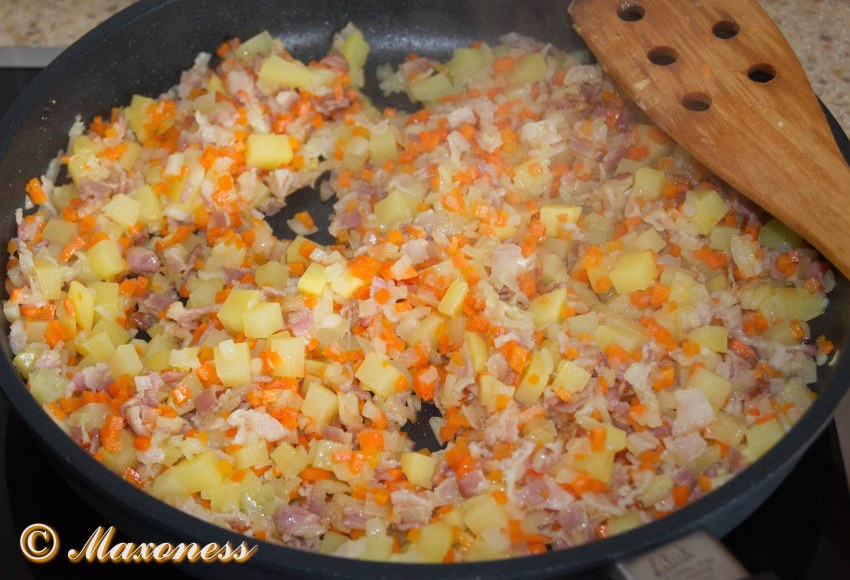 Перловая каша с луком и морковью