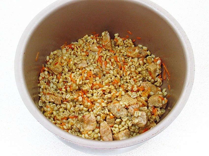 Рассольник на зиму с перловкой и солеными огурцами