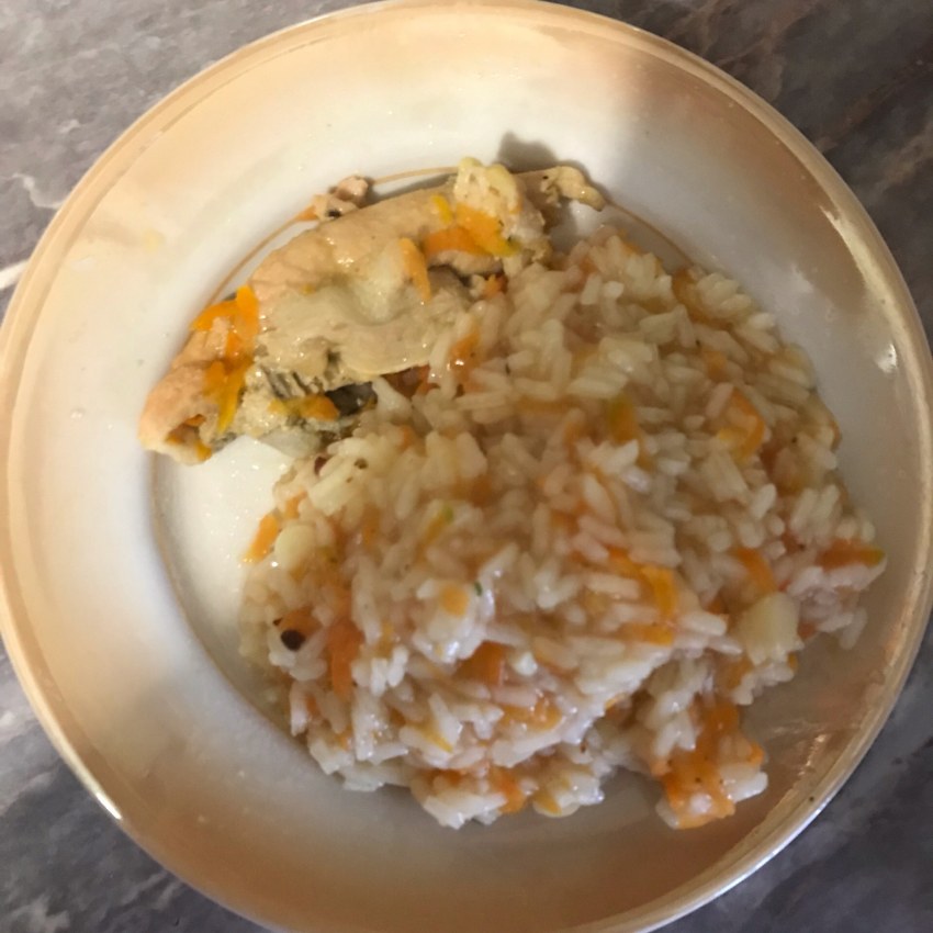 Перловка с грибами и луком и помидорами