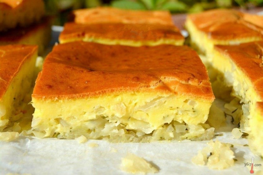 Кулебяка с луком и яйцом