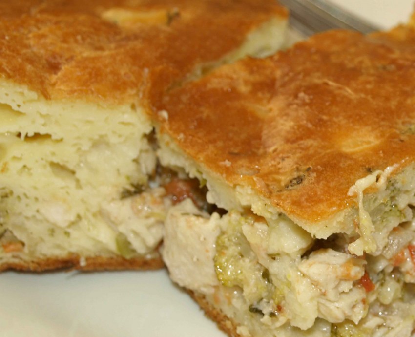 Заливной пирог с капустой и яйцом