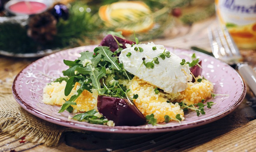 Салат с кускусом и рукколой