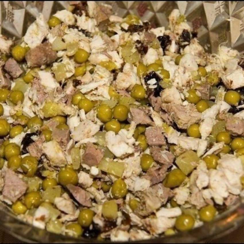 Салат с солёными огурцами
