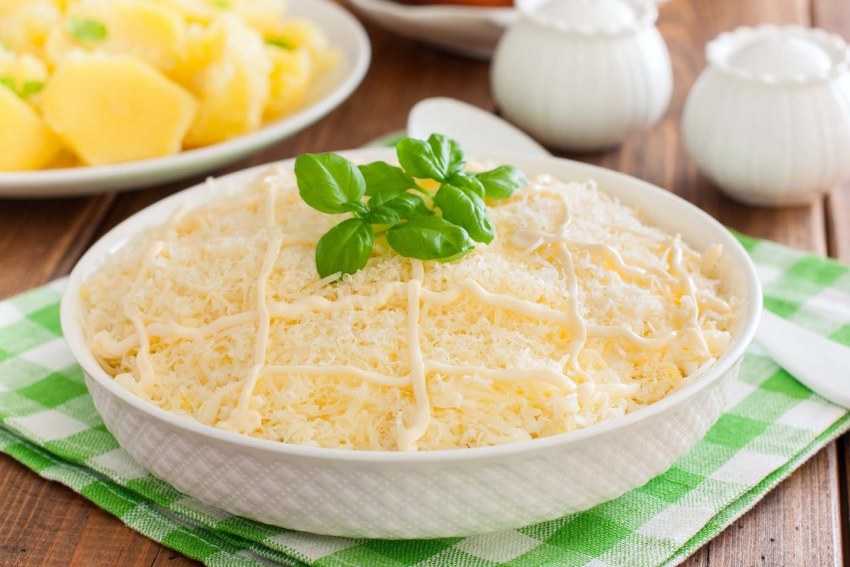 Салат со свининой сыром яйцом