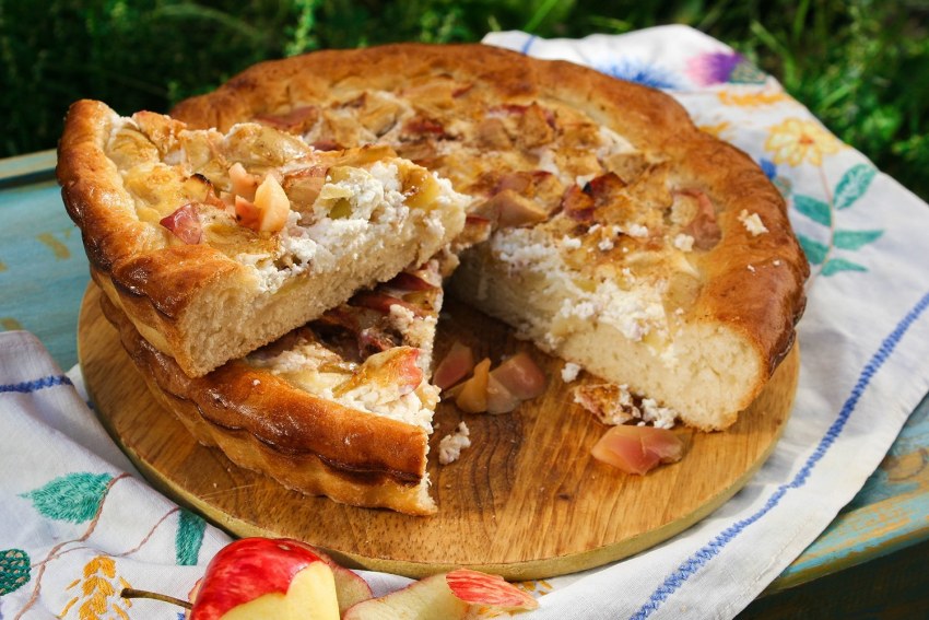 Шарлотка с яблоками Юлии Высоцкой