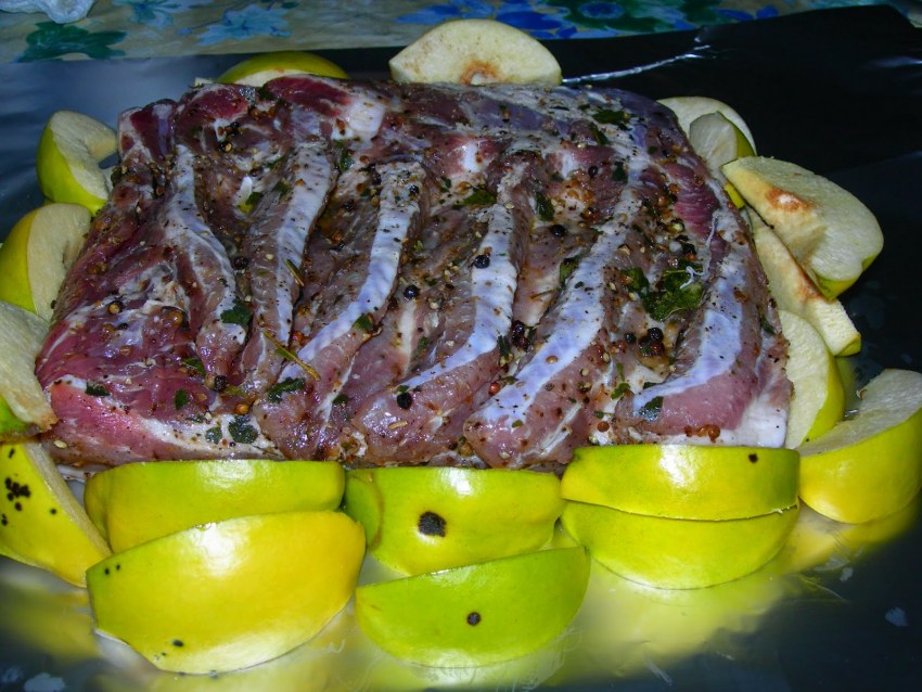 Тушеная курица с айвой