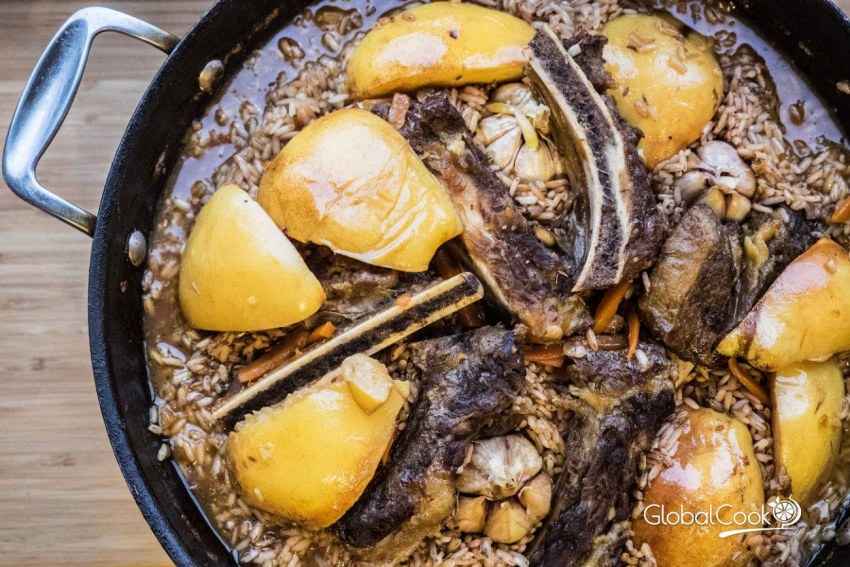 Мясо с айвой в духовке