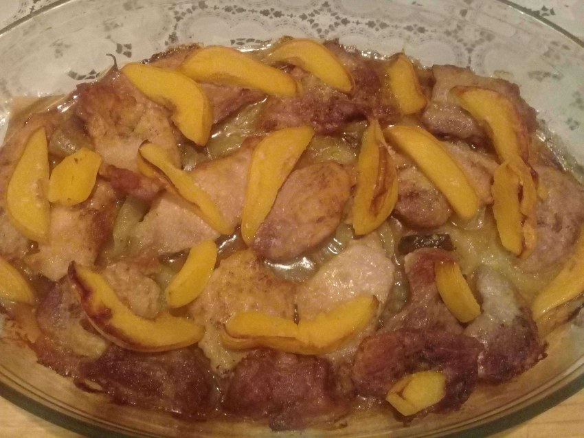 Мясо с айвой в духовке
