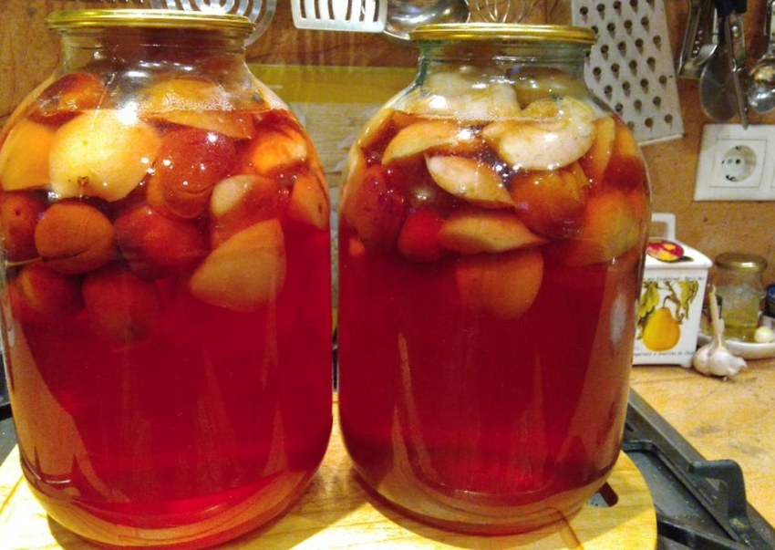 Морс из ревеня и клубники