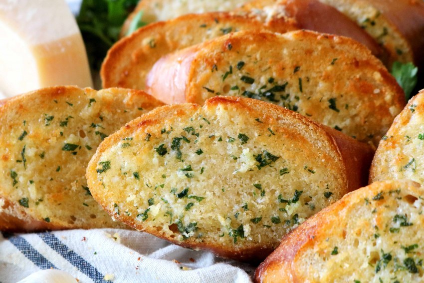 Закуска из батона с начинкой