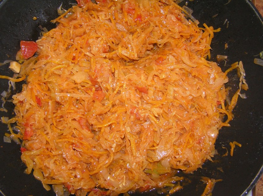 Оранжевая капуста тушеная