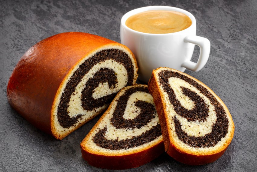 Булочка с маком