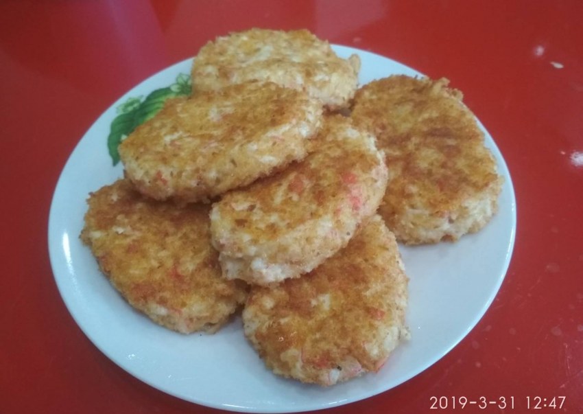 Котлетки из крабовых палочек с рисом