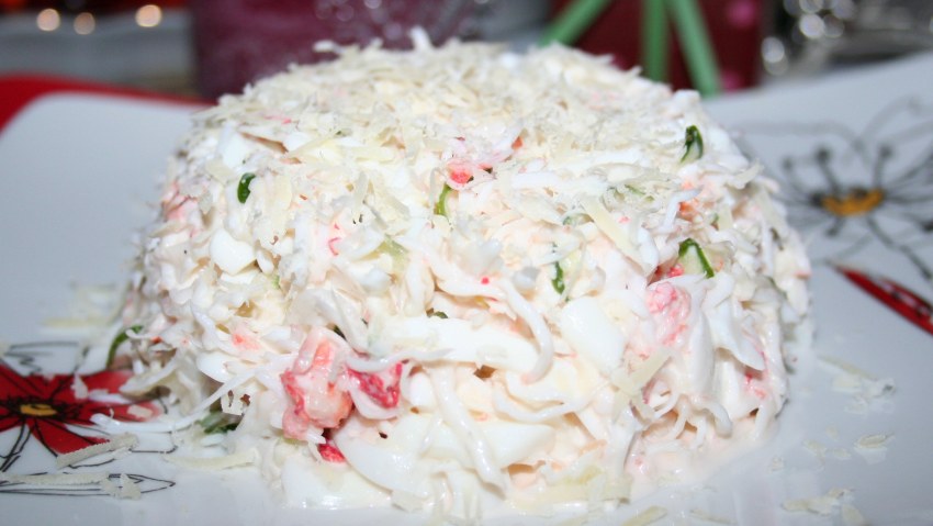 Салат из киви и крабовых палочек