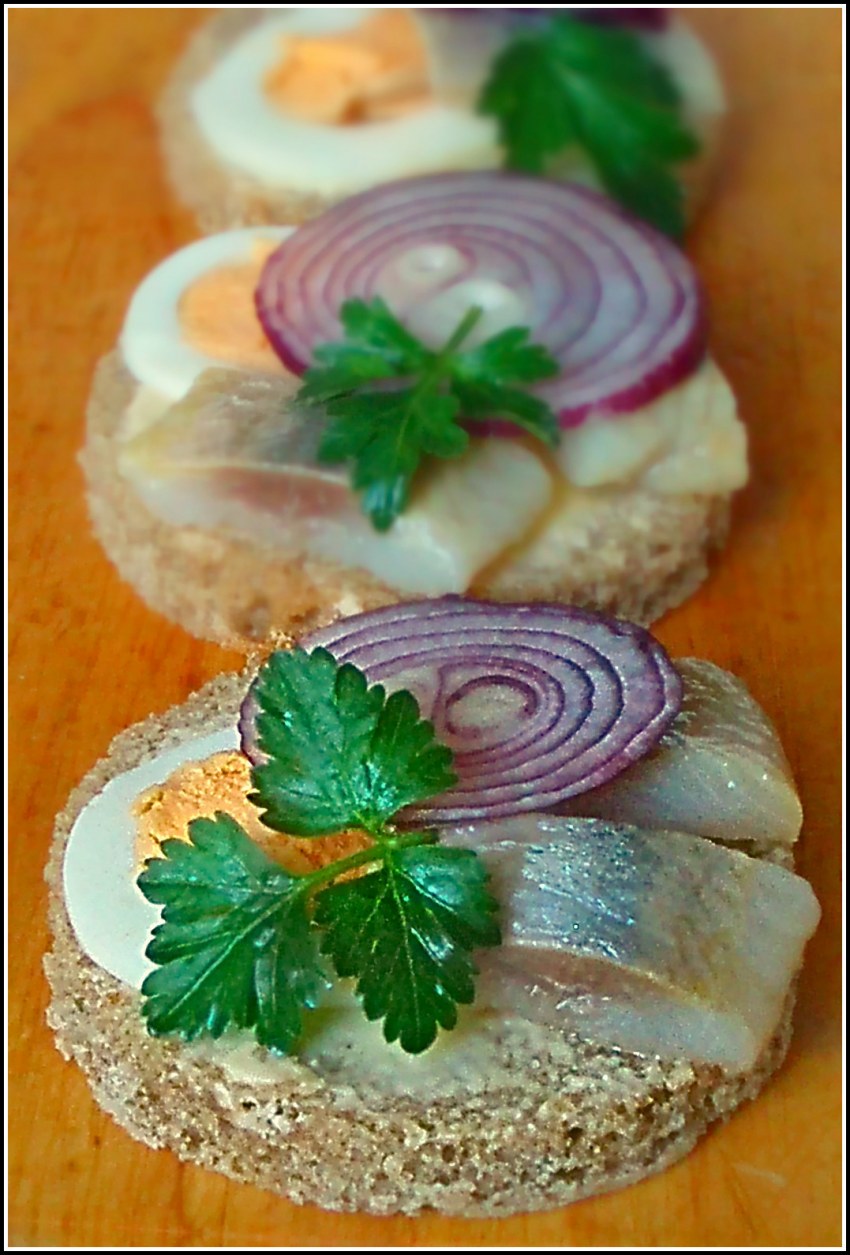 Паштет из сала с чесноком и зеленью
