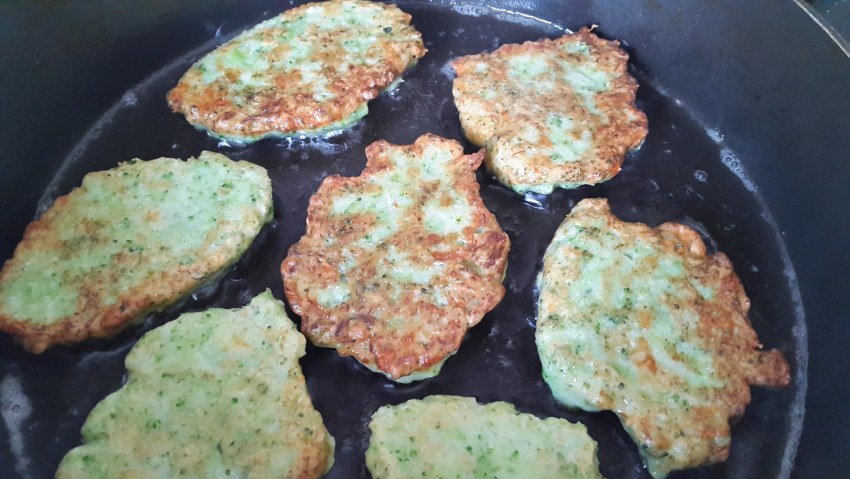 Мясные оладьи из фарша