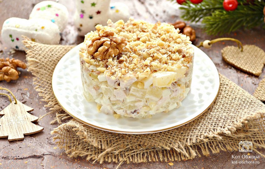 Салат из курицы с ананасами и кукурузой