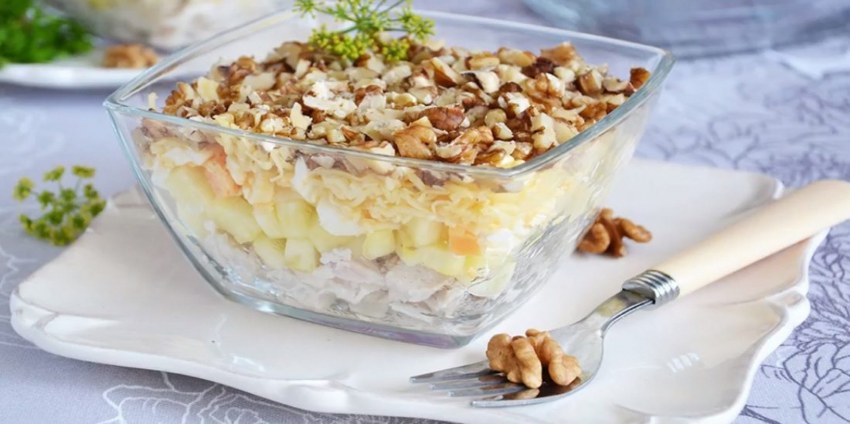 Салат с ананасом