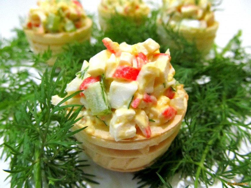 Тарталетки с крабовыми палочками