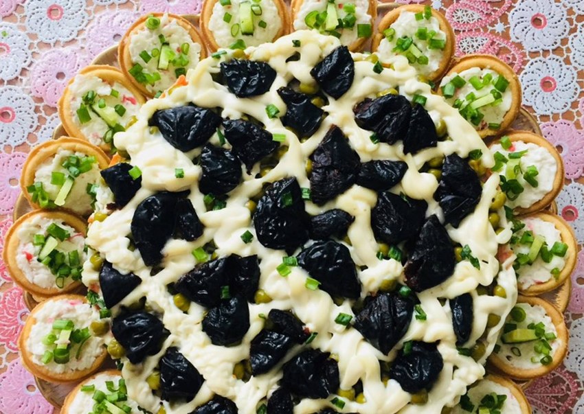 Тарталетки с рикоттой и крабовыми палочками
