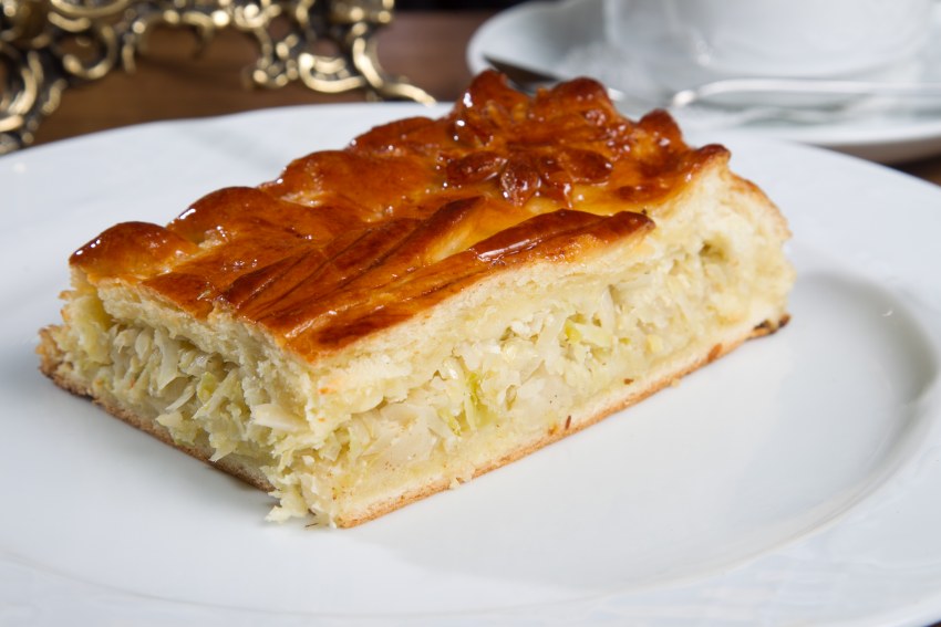 Сдобный пирог с капустой