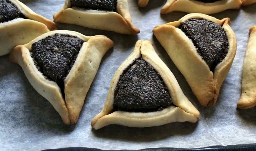 Кугель с яблоками, изюмом и корицей