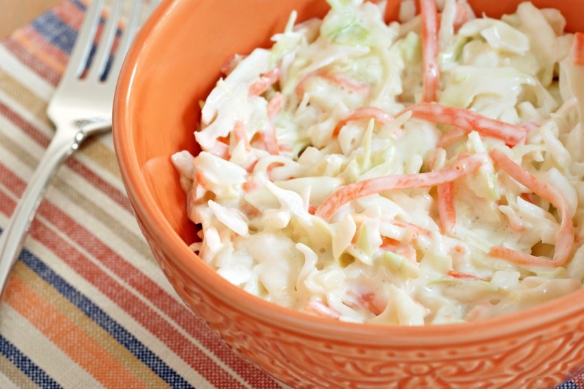 Салат из капусты и моркови с майонезом