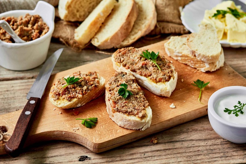 Брускетта с куриным паштетом