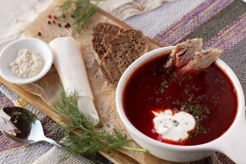 Большая кастрюля борща