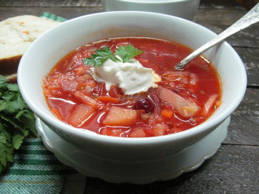 Борщ с черносливом и грибами