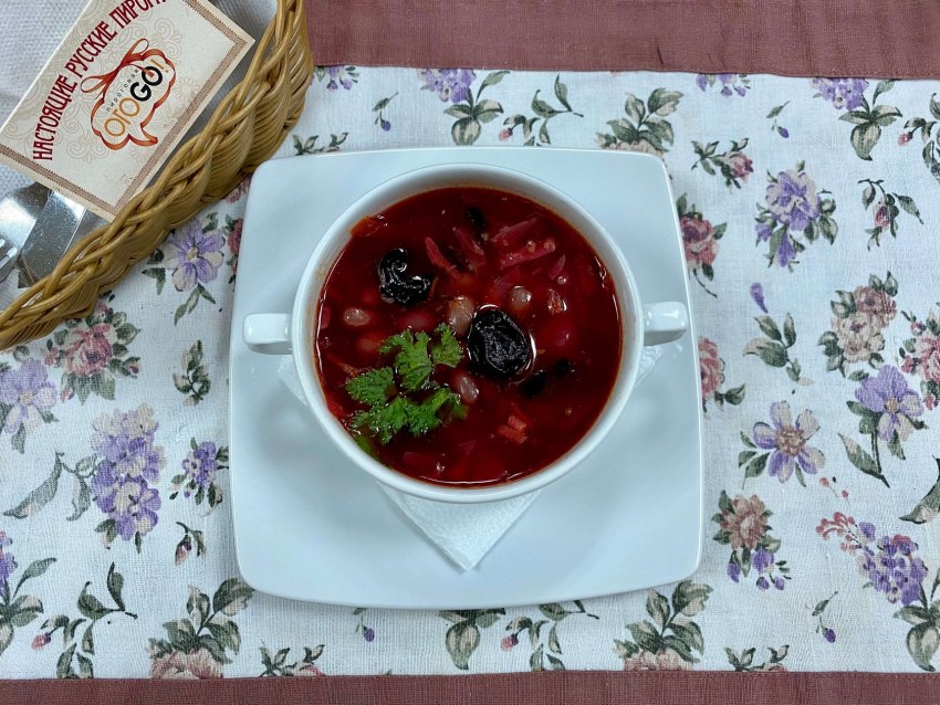 Борщ с черносливом и фасолью