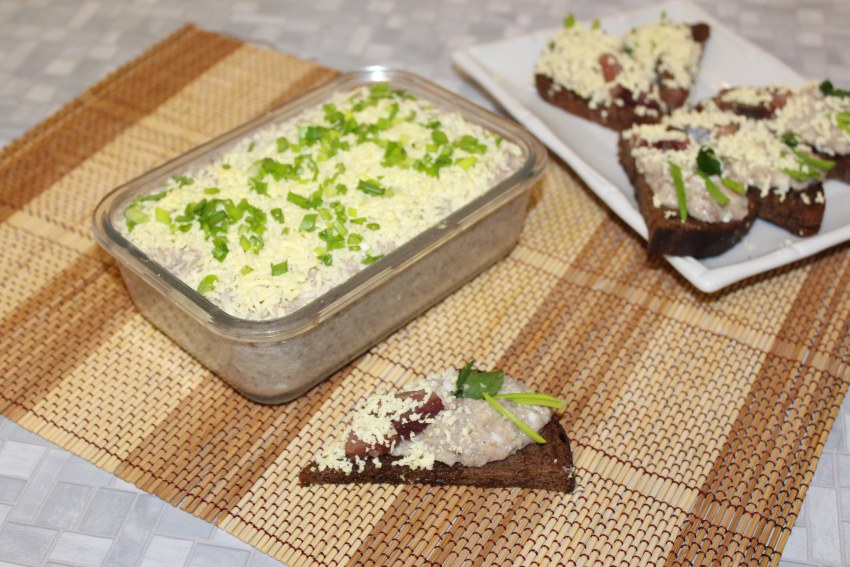 Брускетта с форшмаком из сельди