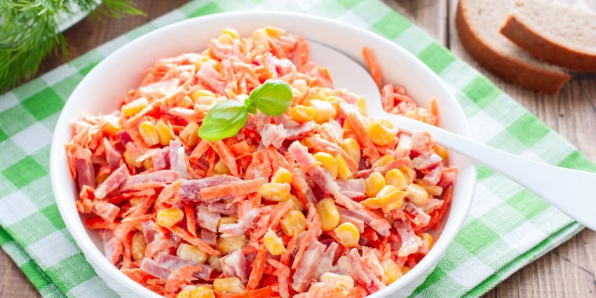 Салат с морковкой и сухариками