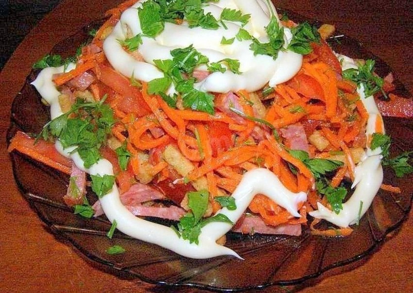 Салат с фасолью и жареным луком