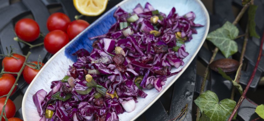 Салат из краснокочанной капусты с кукурузой