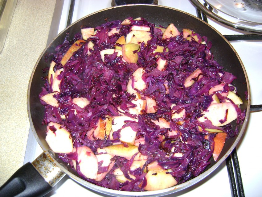 Салат из краснокочанной капусты