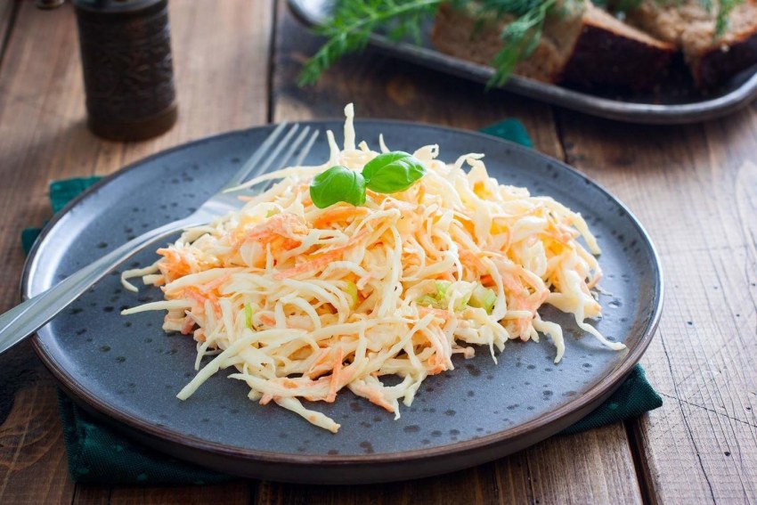 Салат из капусты Коул слоу