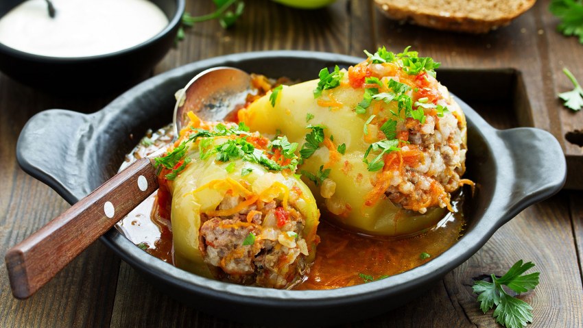 Перец фаршированный мясом и рисом