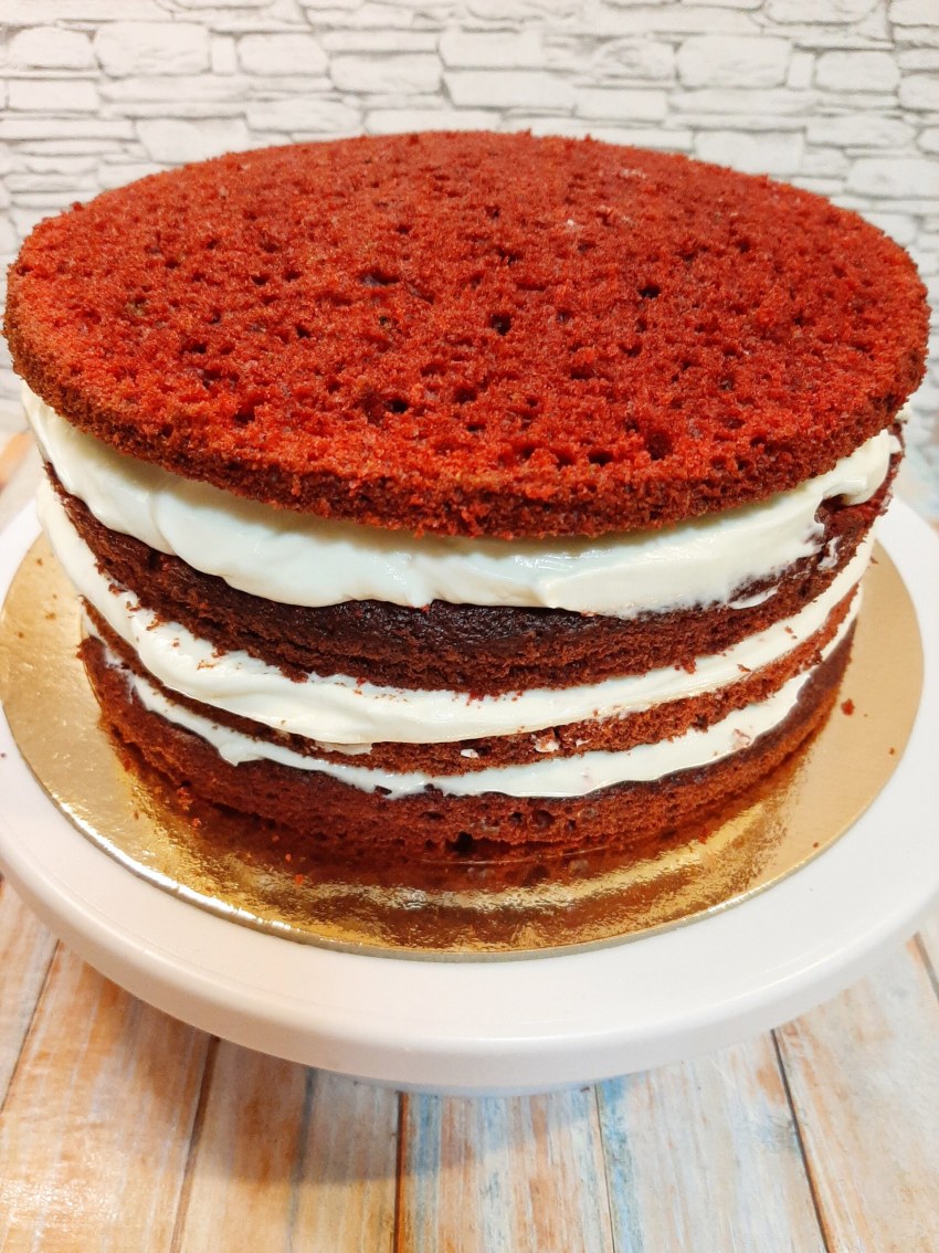 Торта "красный бархат" (Red Velvet).
