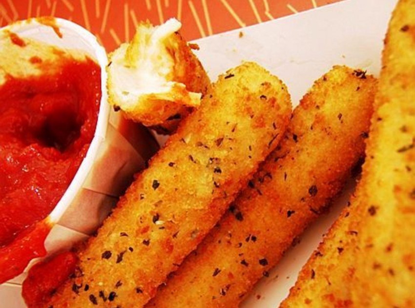Крабовые палочки в кляре с сыром и чесноком