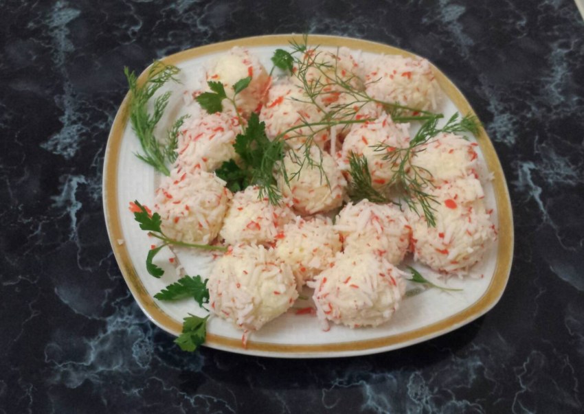 Жареные рулетики из крабовых палочек