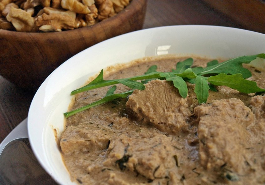 Грузинские блюда из курицы с грецкими орехами