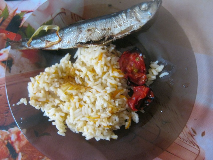 Рыба скумбрия и сельдь копченая