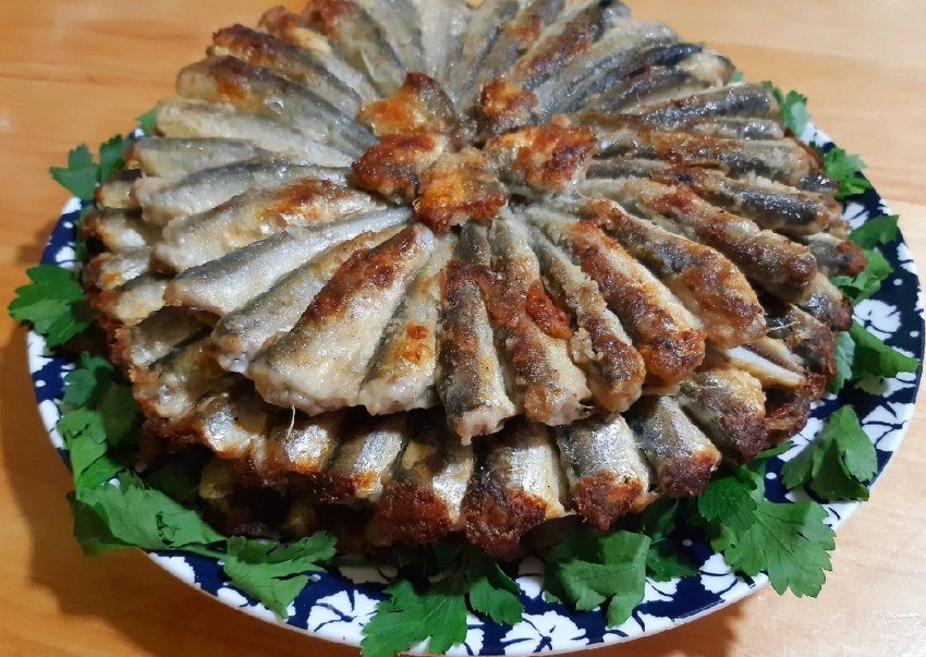 Килька с толченым картофелем